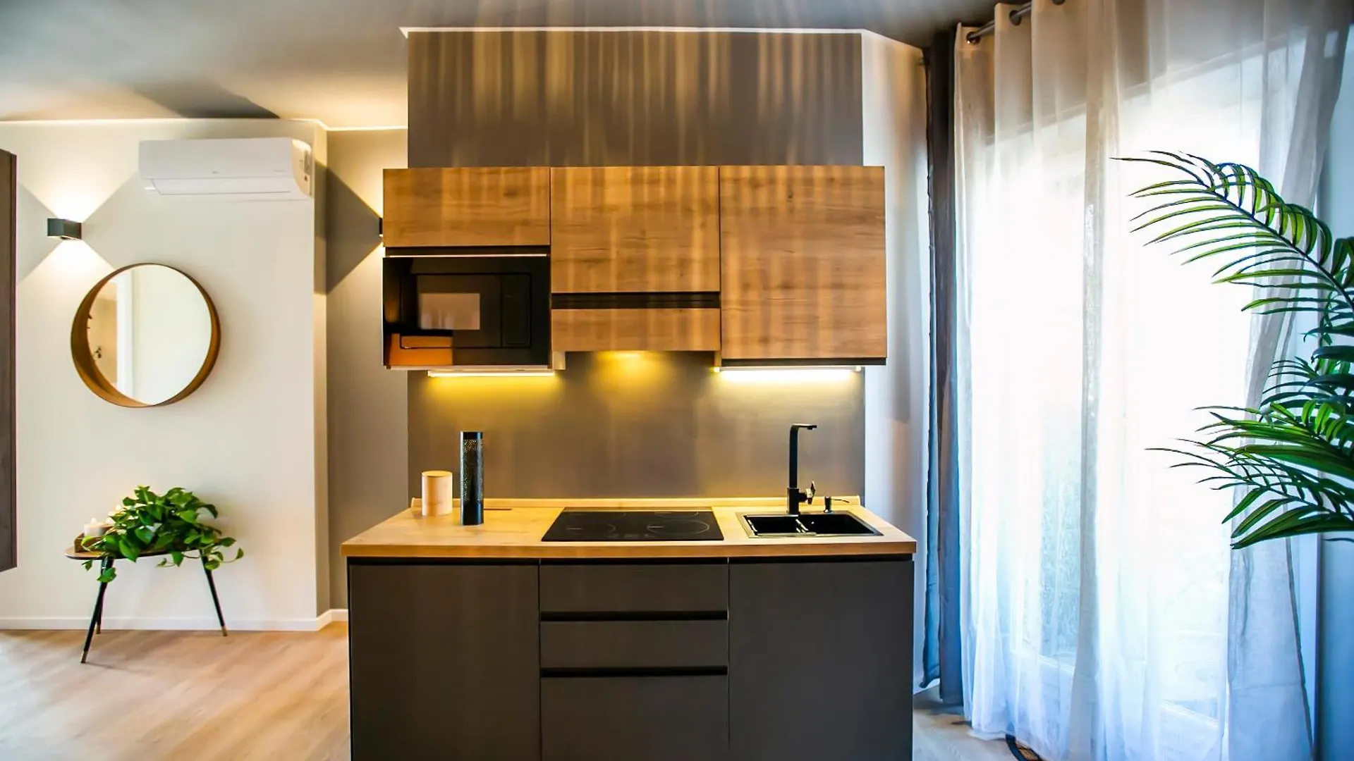 10Floor Villa Como 0*,
